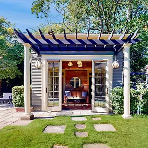 https://the-carriage-house.seattlehotelsites.com